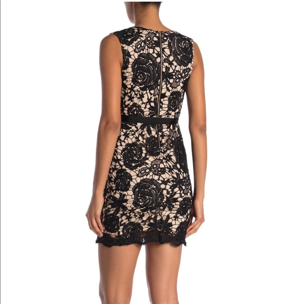 Love x Design | Selma Surplice Lace Dress - Picture 2 of 11